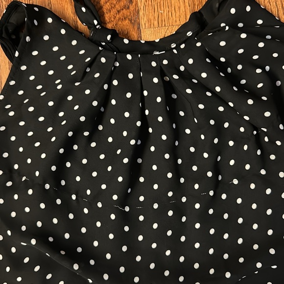 Black sleeveless pleated polka dot blouse - Picture 3 of 3